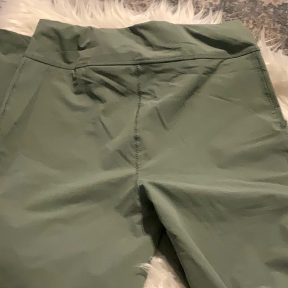 Fabletics Green Cargo Pants Durable Utility Design - Picture 8 of 9